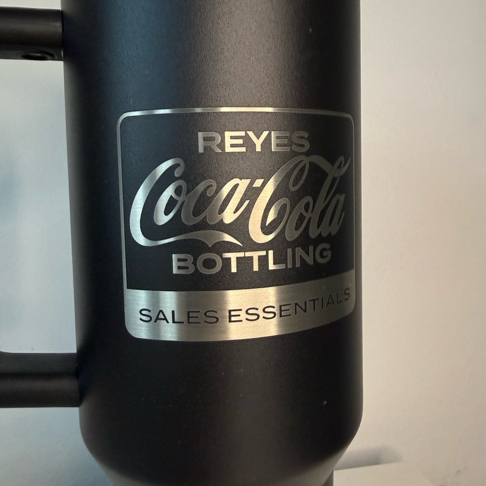 Stanley Black Travel Mug with Lid 40oz Quencher 2.0 Black Reyes Coca-Cola - Picture 13 of 17